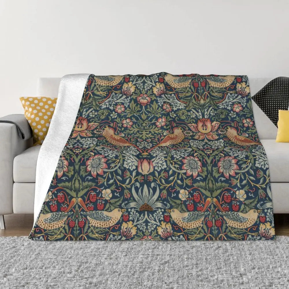 Vintage William Morris Strawberry Blanket Velvet Spring/Autumn Ultra-Soft Throw Blanket for Bed Travel Bedding Throws