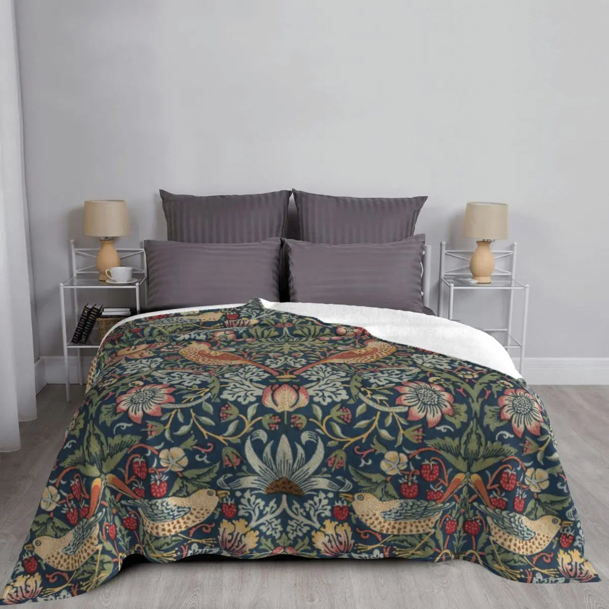 Vintage William Morris Strawberry Blanket Velvet Spring/Autumn Ultra-Soft Throw Blanket for Bed Travel Bedding Throws
