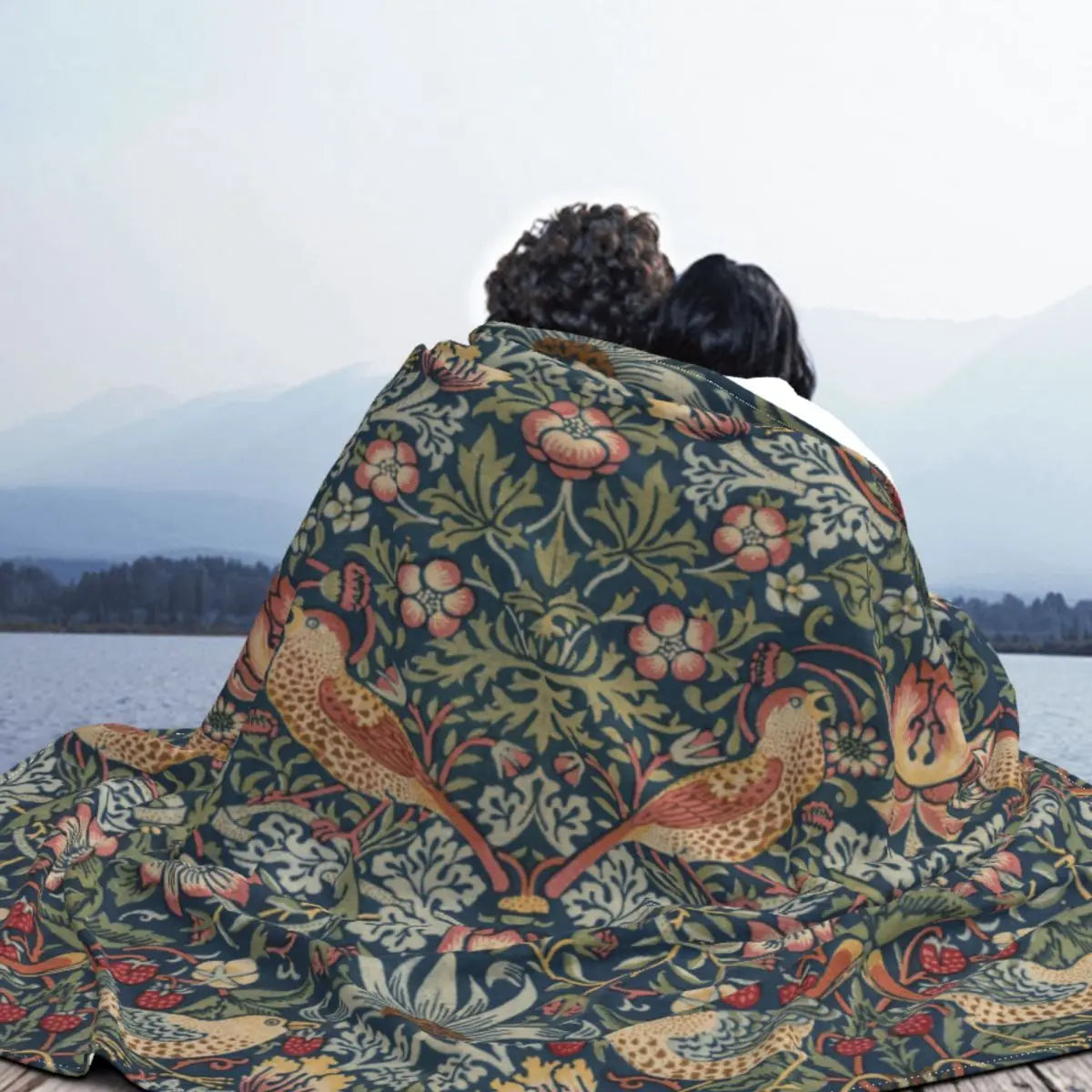 Vintage William Morris Strawberry Blanket Velvet Spring/Autumn Ultra-Soft Throw Blanket for Bed Travel Bedding Throws