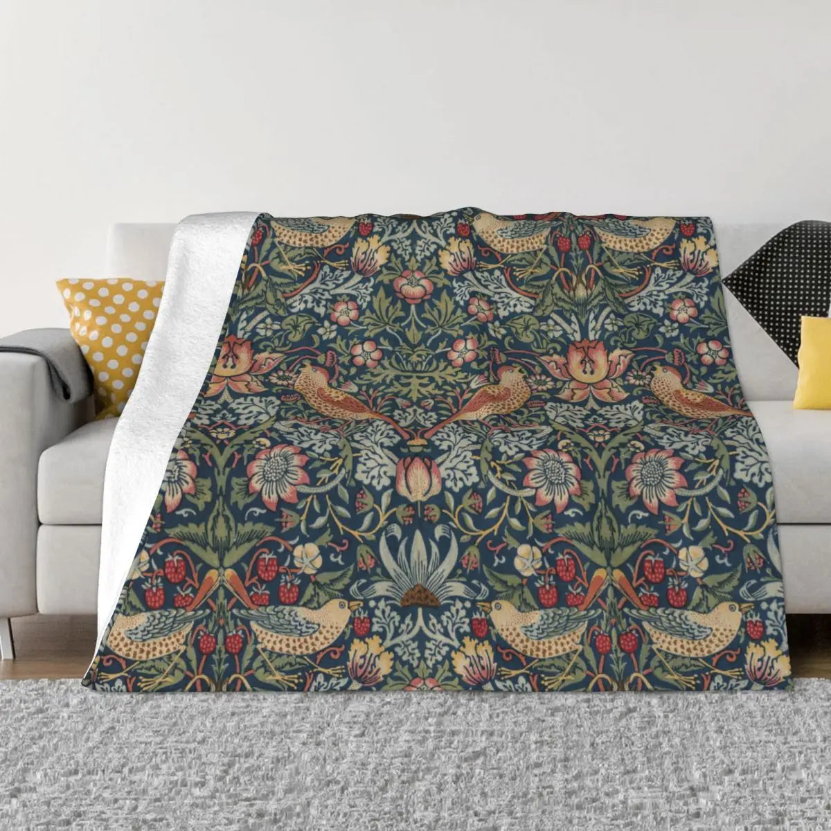 Vintage William Morris Strawberry Blanket Velvet Spring/Autumn Ultra-Soft Throw Blanket for Bed Travel Bedding Throws