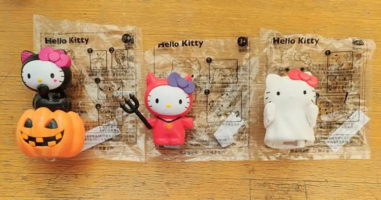 Hello Kitty Halloween Decor